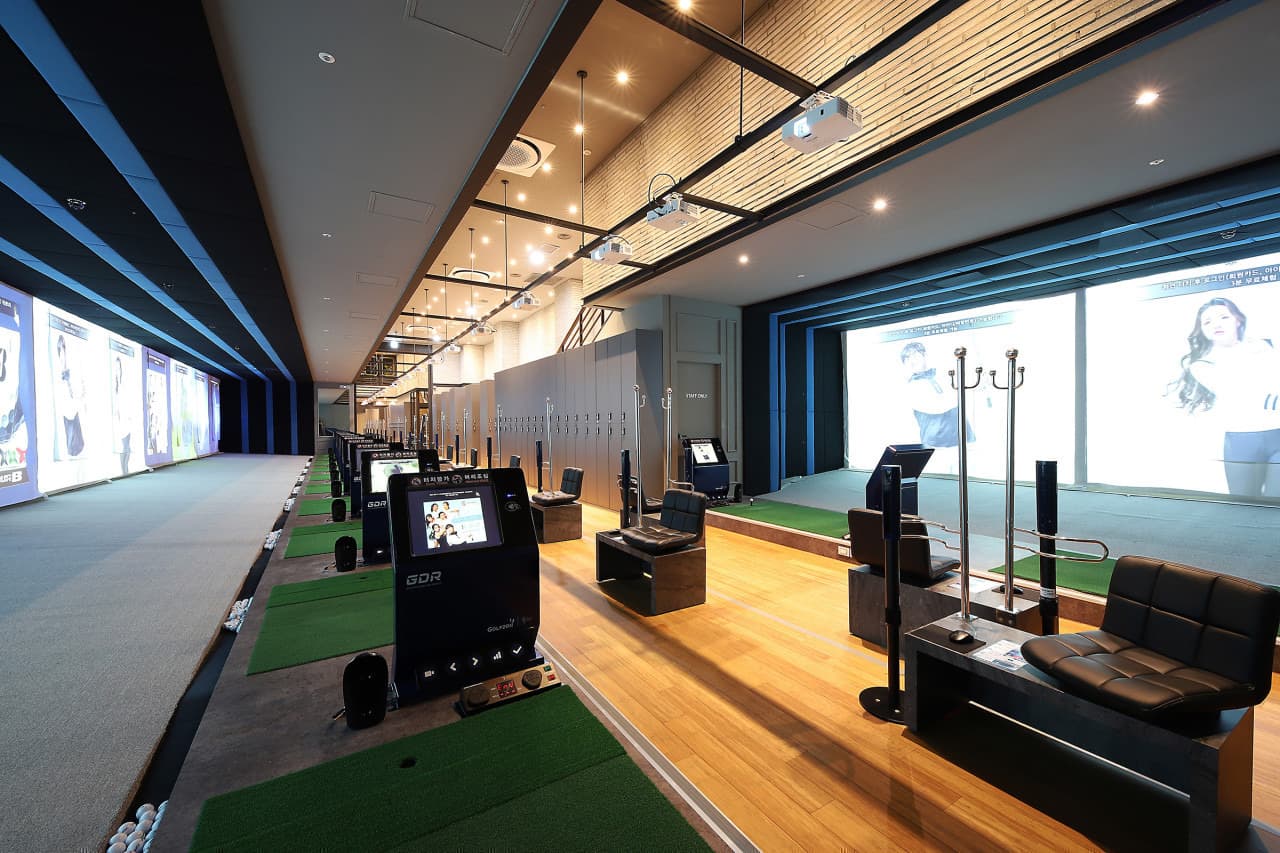 Photo by https://kr.object.ncloudstorage.com/fibud-storage/fibud/prod/origin/resume/303.jpg