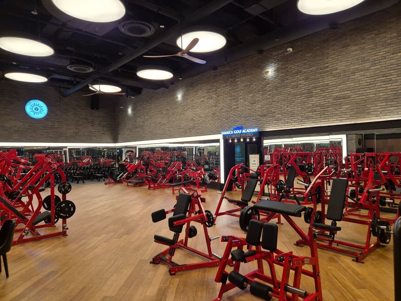 Photo by https://kr.object.ncloudstorage.com/fibud-storage/fibud/prod/origin/resume/305.jpg