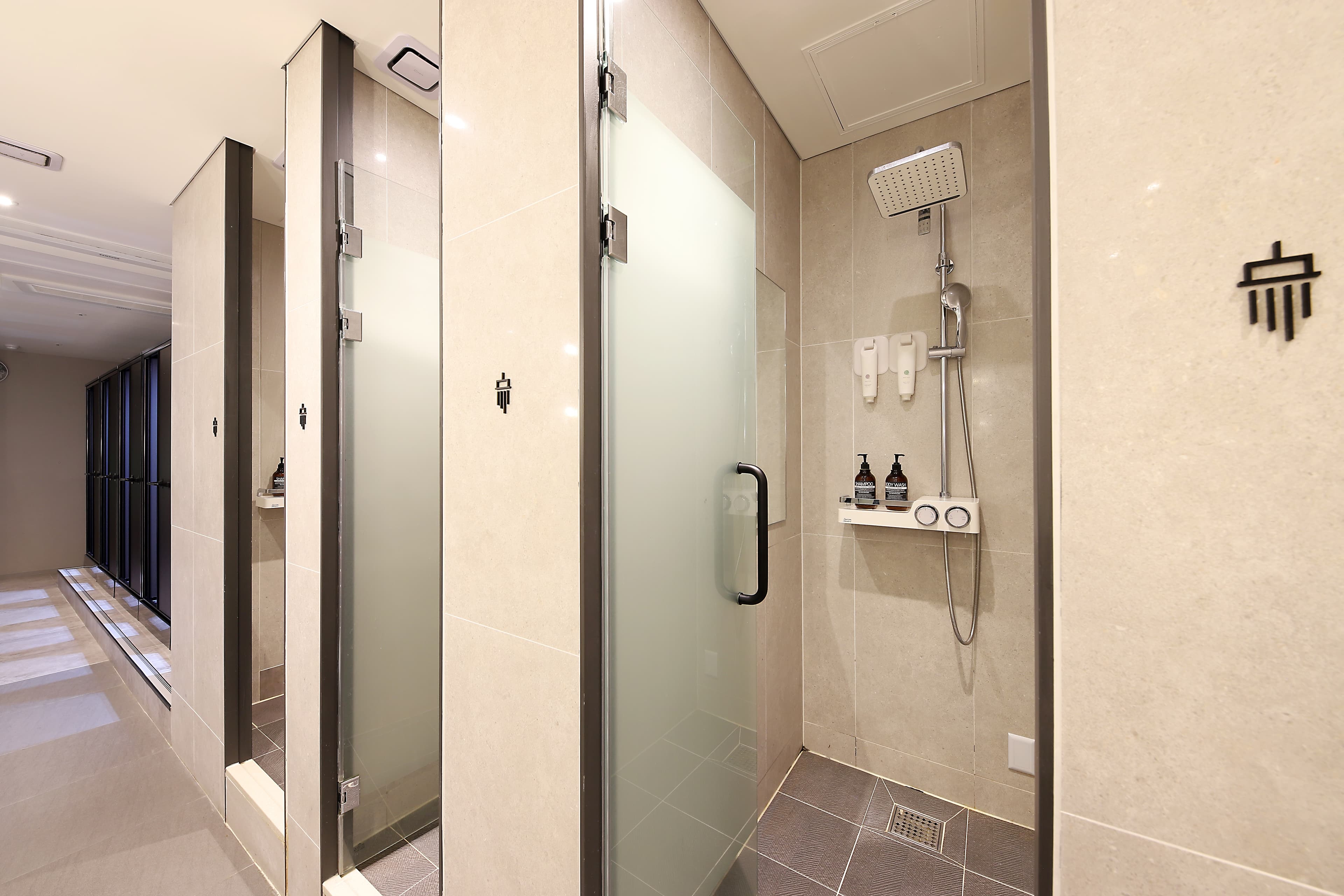 Photo by https://kr.object.ncloudstorage.com/fibud-storage/fibud/prod/origin/resume/498.jpg