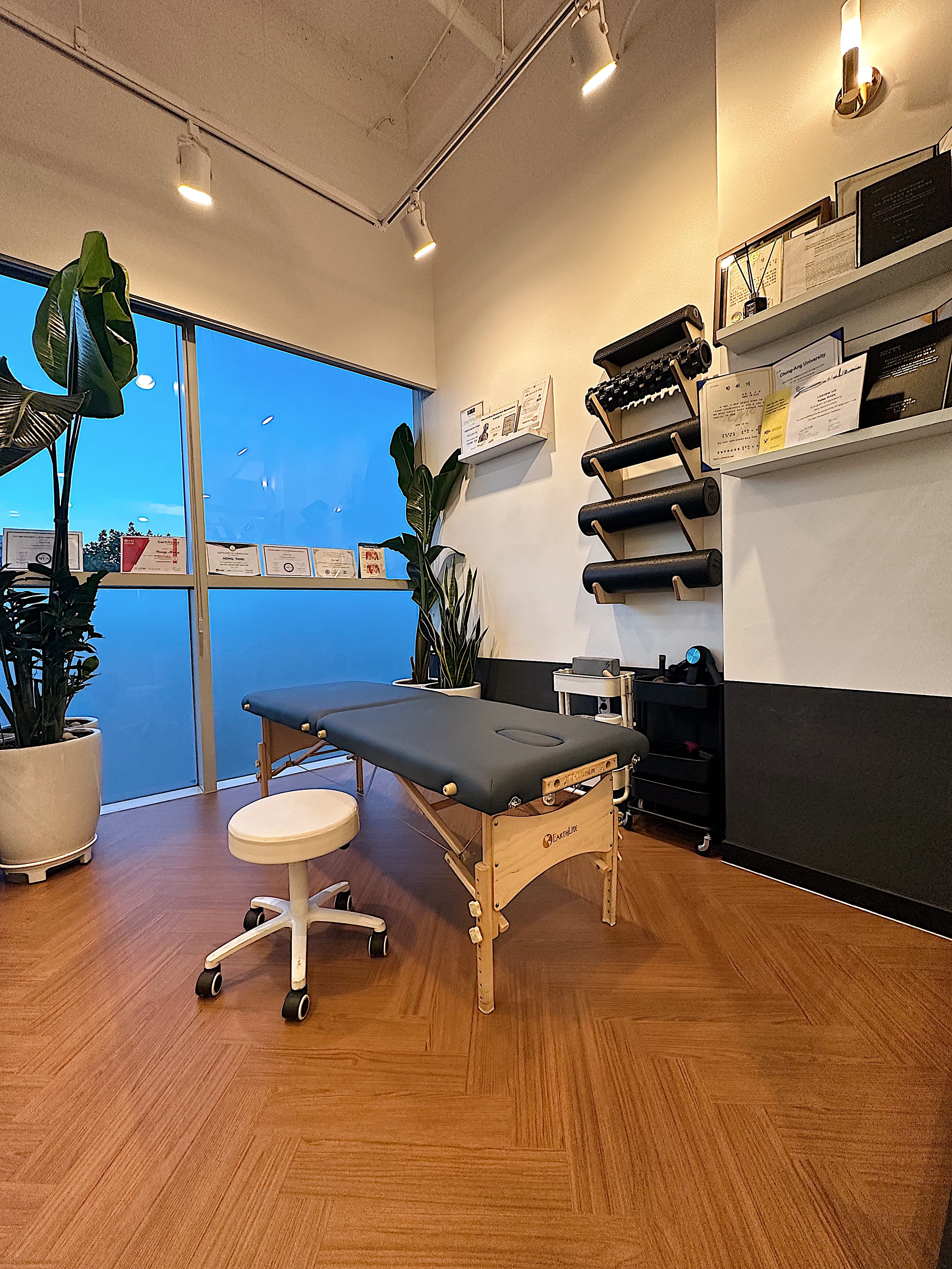 Photo by https://kr.object.ncloudstorage.com/fibud-storage/fibud/prod/origin/resume/506.jpg