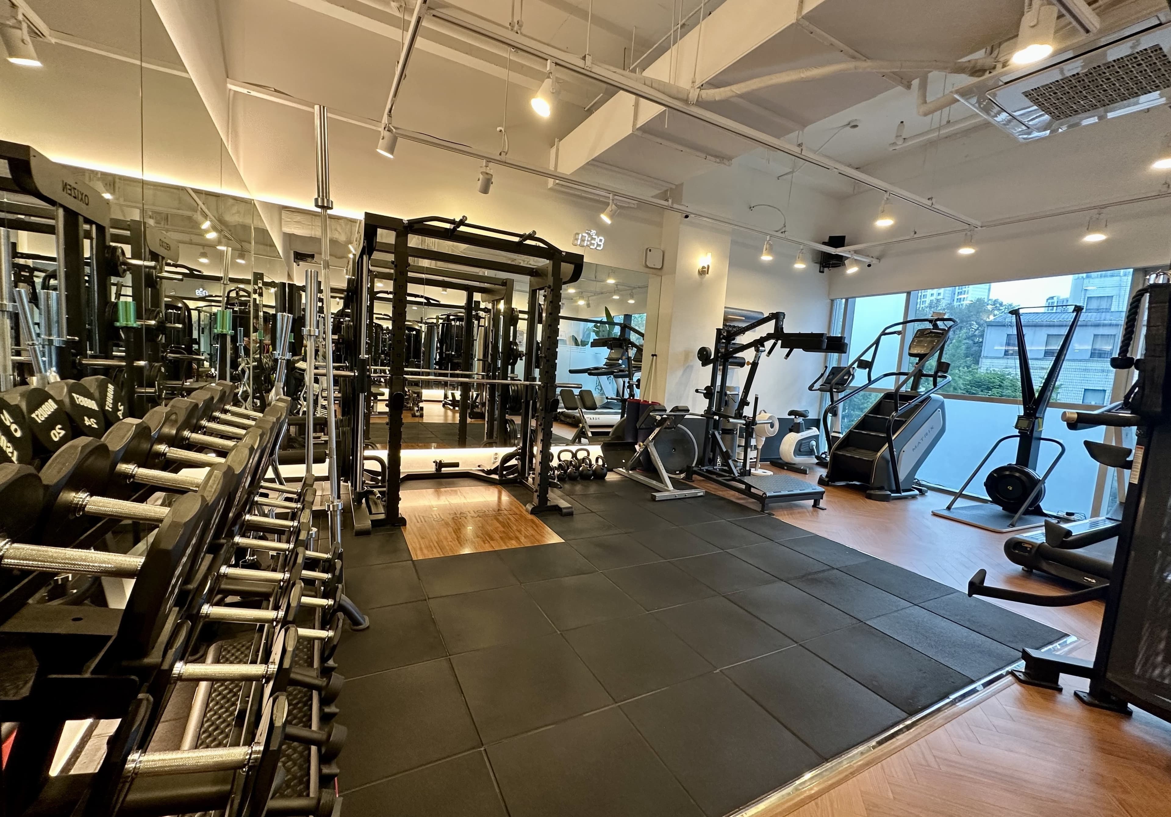 Photo by https://kr.object.ncloudstorage.com/fibud-storage/fibud/prod/origin/resume/507.jpg