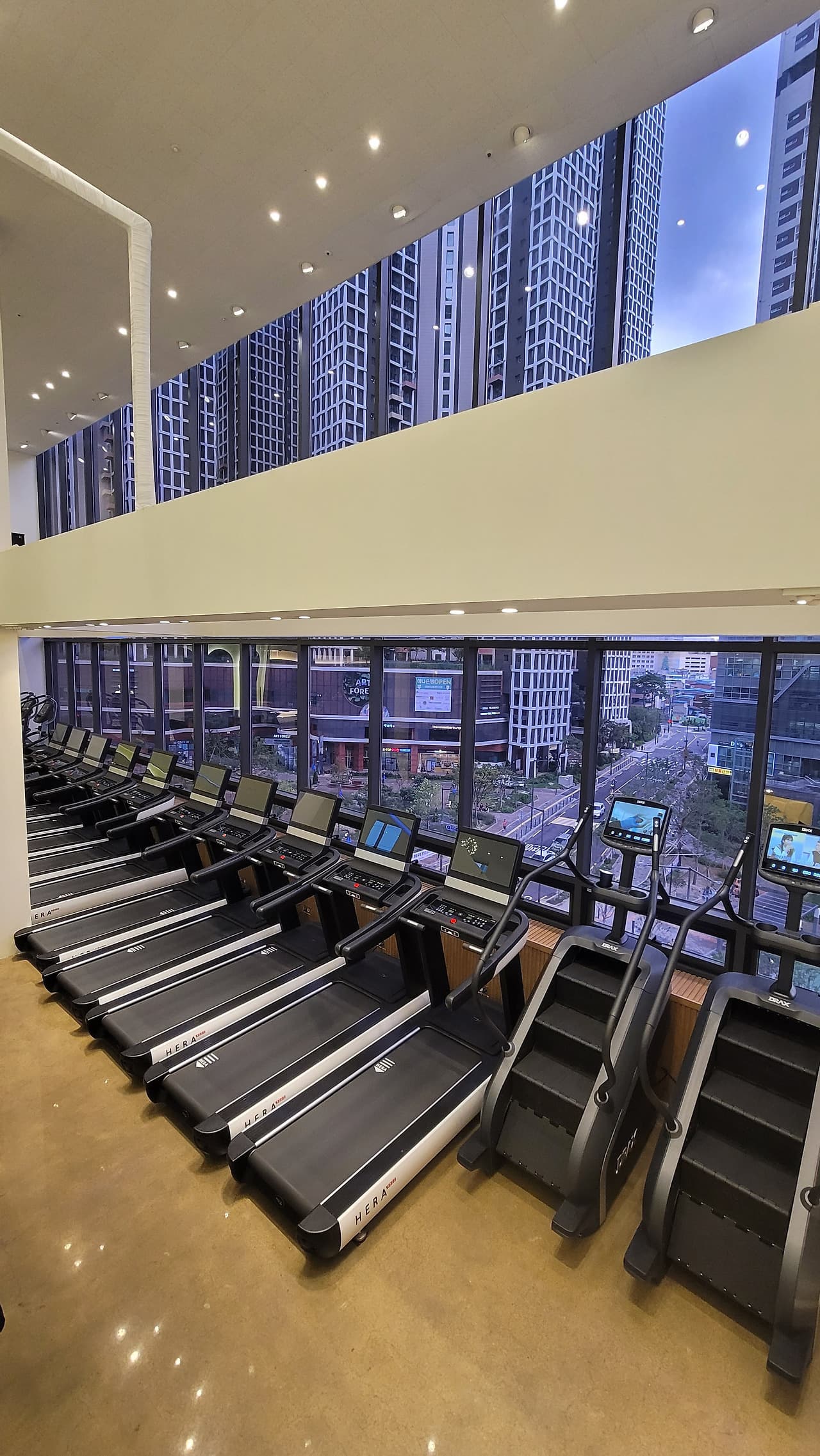 Photo by https://kr.object.ncloudstorage.com/fibud-storage/fibud/prod/origin/resume/510.jpg