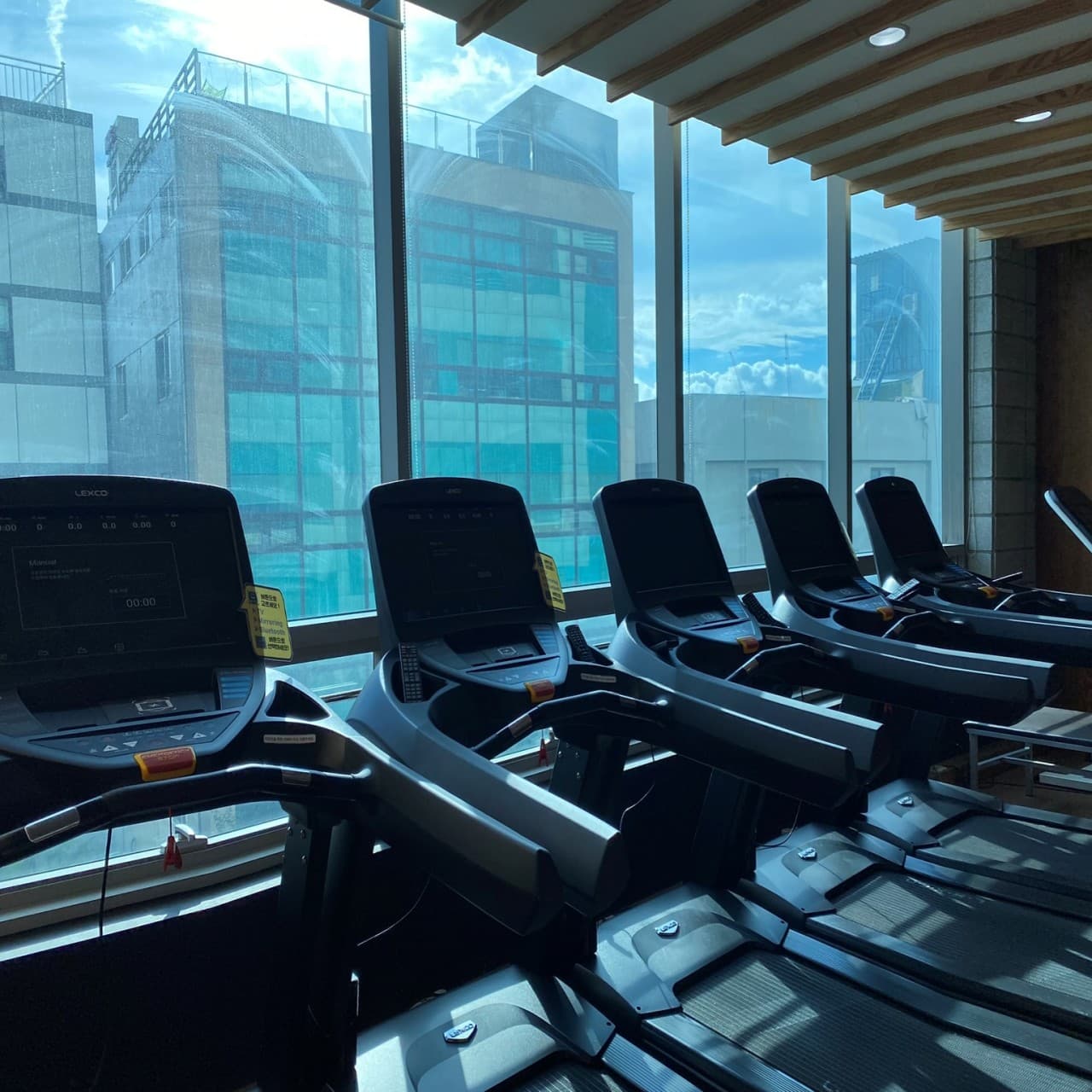 Photo by https://kr.object.ncloudstorage.com/fibud-storage/fibud/prod/origin/resume/82.jpg