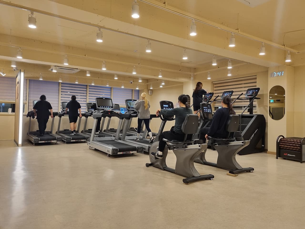 Photo by https://kr.object.ncloudstorage.com/fibud-storage/fibud/prod/origin/resume/95.jpg